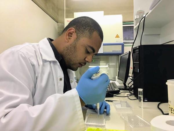 : Rufino Varea conducting biochemical analyses on fish samples in USP Marine Campus 